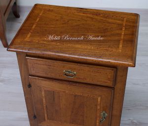 Bedside tables made of solid walnut wood with drawer and door in classic Veneto-Asola style